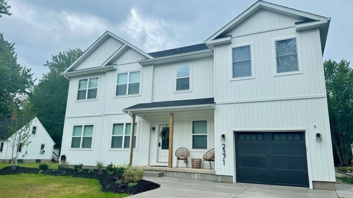 Getzville House | Modern Farmhouse-716 ~BRAND NEW!~ Sleeps 20!