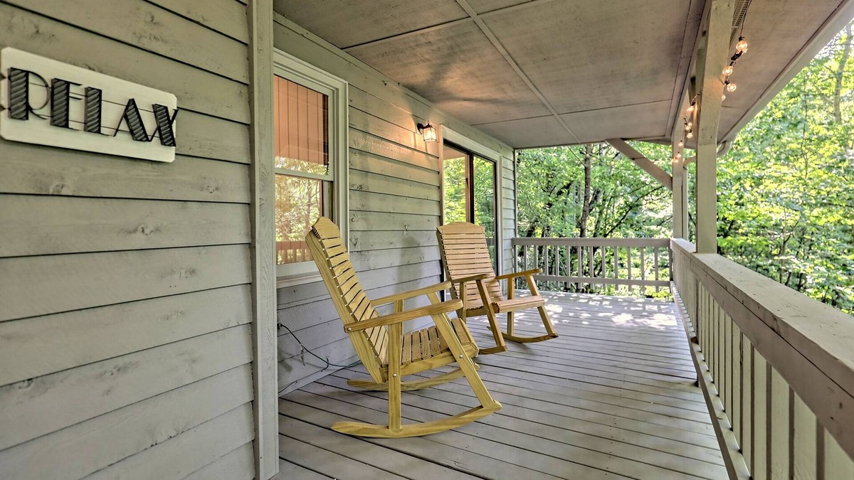Screamer Mountain House | Modern farmhouse for family fun - mins to downtown