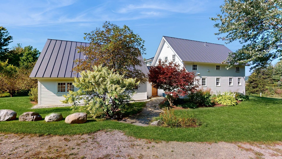 New Haven House | Modern farmhouse in classic VT orchard setting - stunning sunsets & location