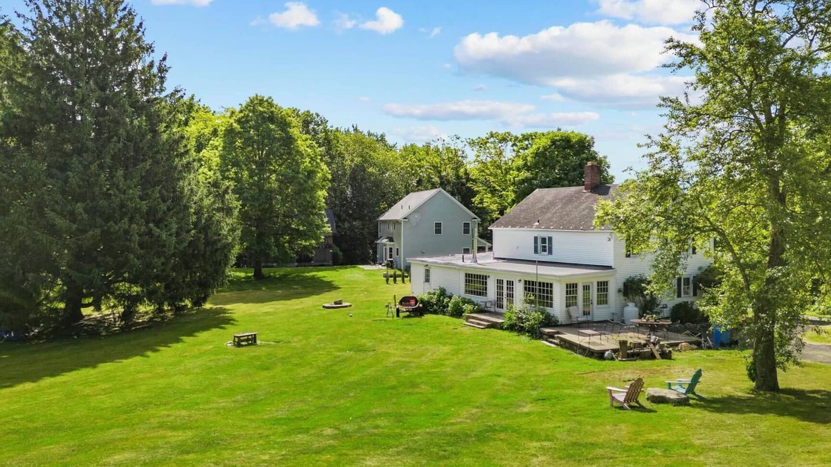 Shelton Other | Modern farmhouse in Shelton with WiFi, 4 bedrooms, lake & hiking nearby!
