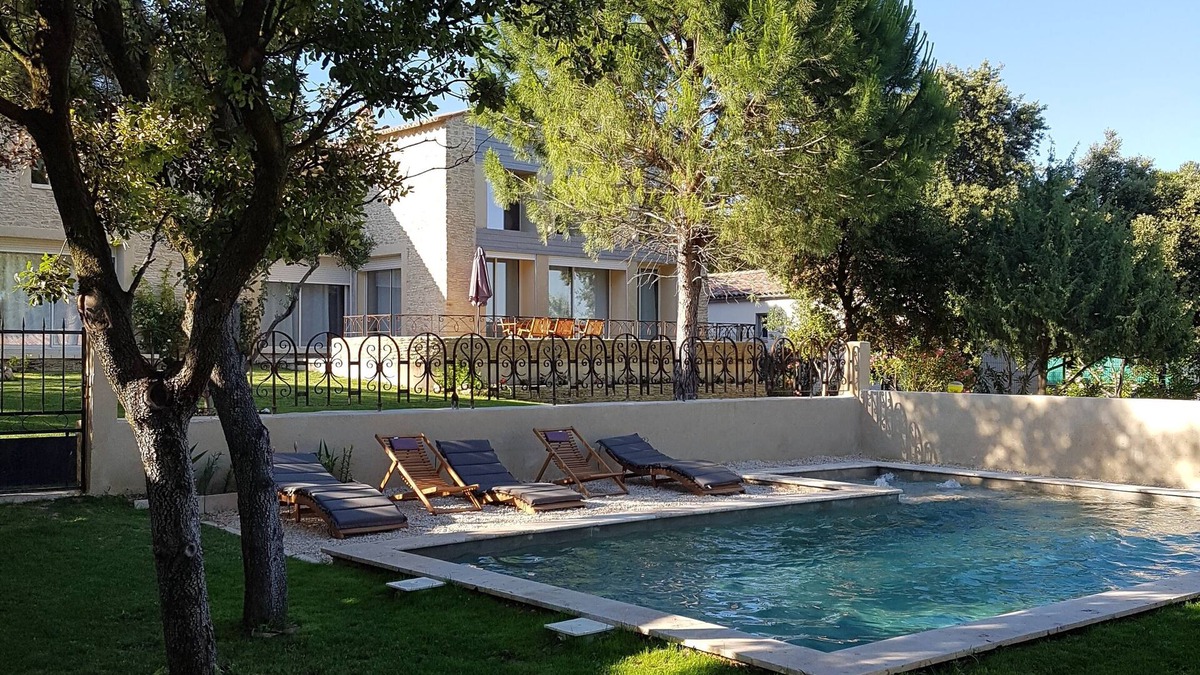 Uzes Villa | Modern farmhouse in Uzés, heated swimming pool, sauna jacuzzi and gym