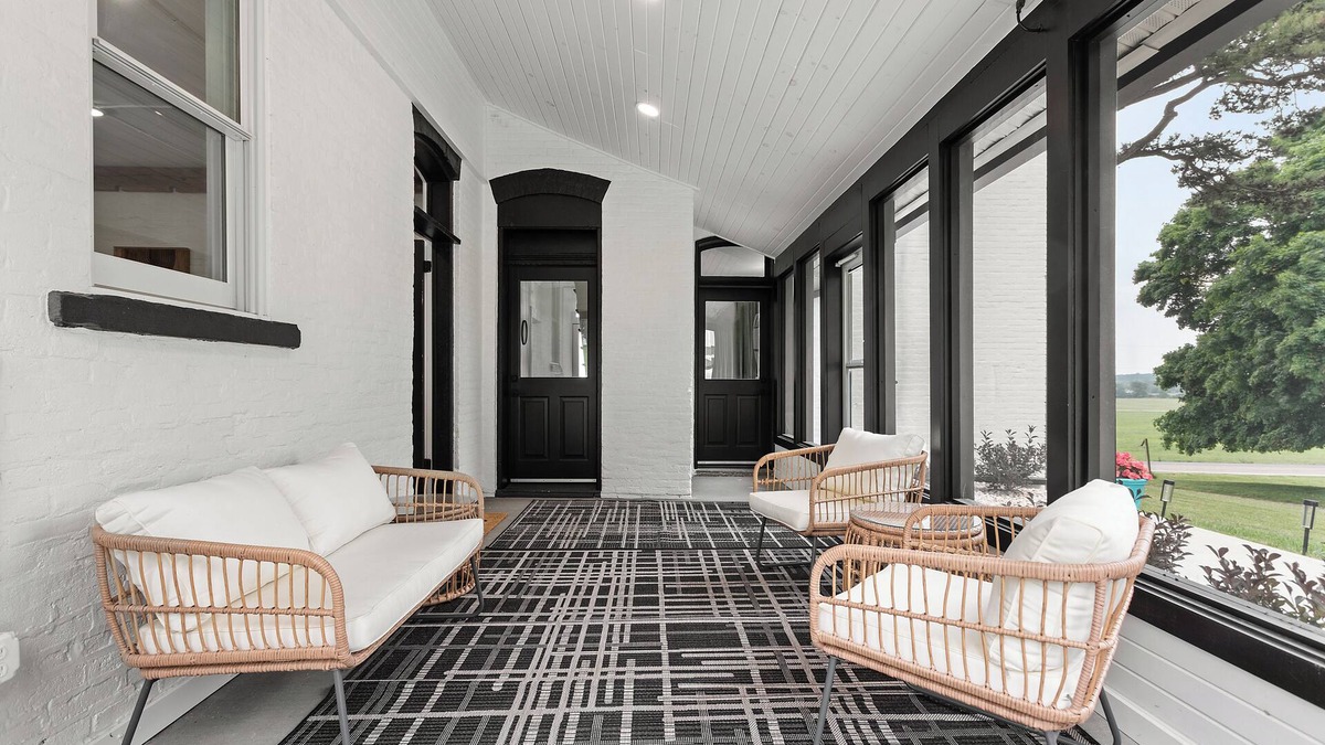 Ashville House | Modern Farmhouse just 30 minutes from Nationally ranked hiking!