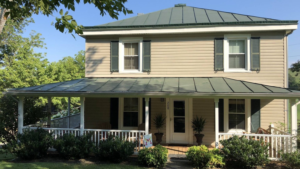 Lexington House | Modern Farmhouse near VMI, W&L, SVU & VA Horse Ctr