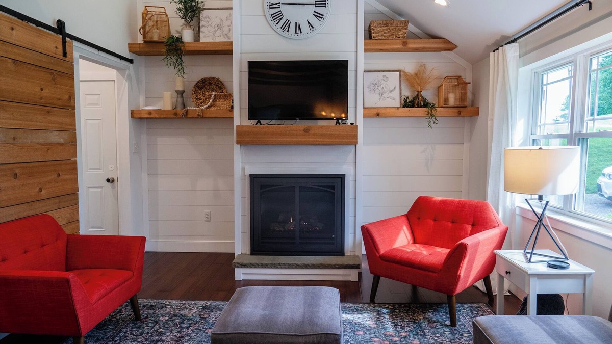 Elizabethtown House | Modern Farmhouse Getaway Close to Hershey