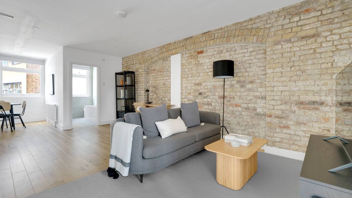 Farringdon Apartment | Modern Farringdon 1BR, open plan, opposite train, by Blueground