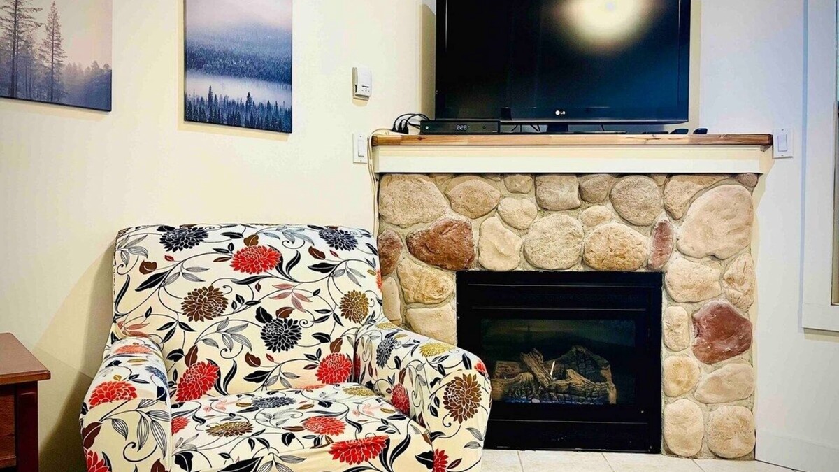 East Kootenay Condo | Modern Fernie Studio with Private Deck and BBQ