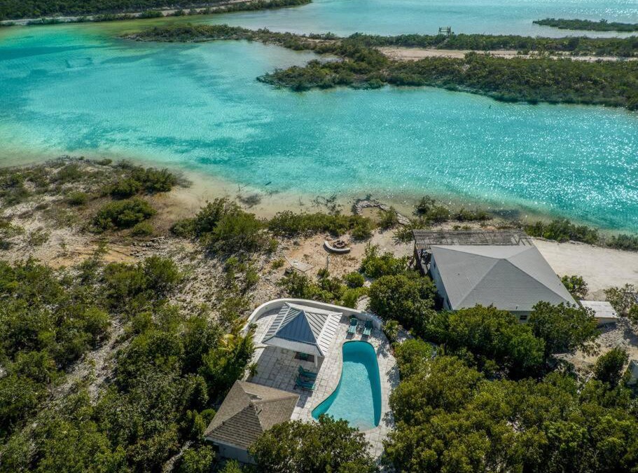 Venetian Road Settlement Villa | Modern Flamingo Lake Villa