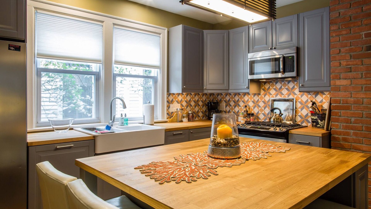 Front Park House | Modern Flat in Updated Victorian