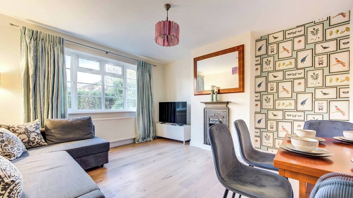 Cleveland Apartment | Modern flat near Pitshanger Park