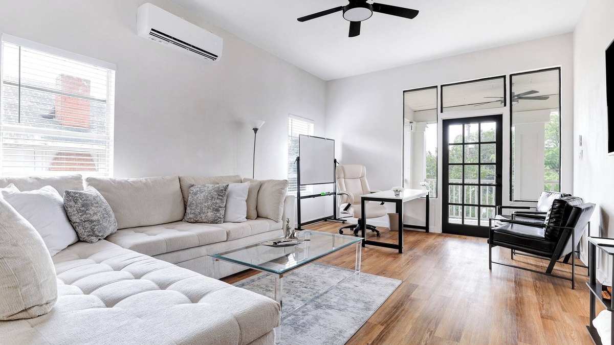 Tobin Hill Apartment | Modern Flat Nr DT River Walk Zoo | WiFi BBQ Desk
