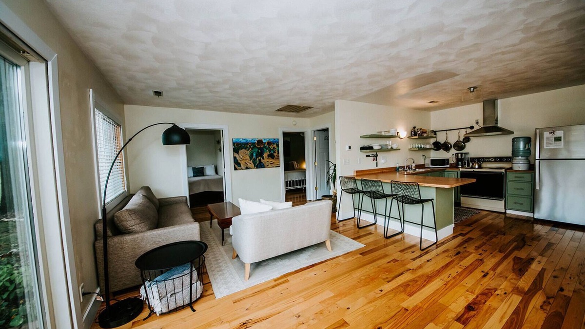 Battle Creek House | Modern Flat on Organic Farm