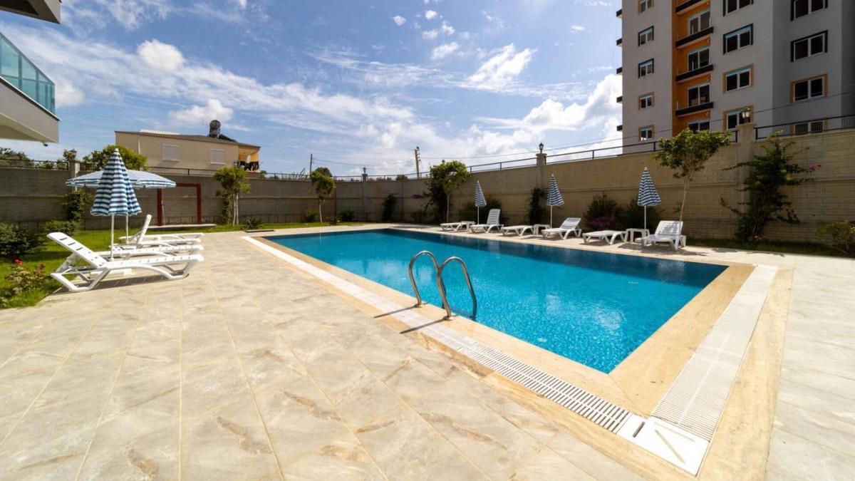Avsallar Apartment | Modern Flat with Shared Closed Pool in Alanya