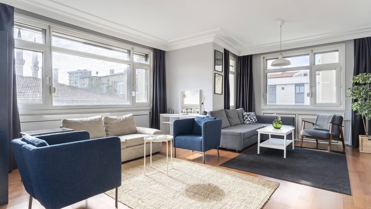 Goztepe Apartment | Modern Flat with Terrace on Bagdat Avenue