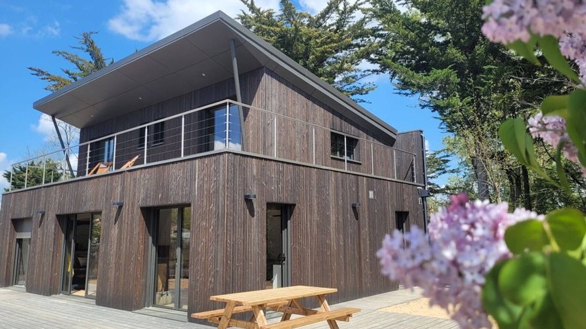 Saint-Jean-de-Monts House | Modern Forest-Edge Home for 10 with WiFi, Close to Beach & Shops
