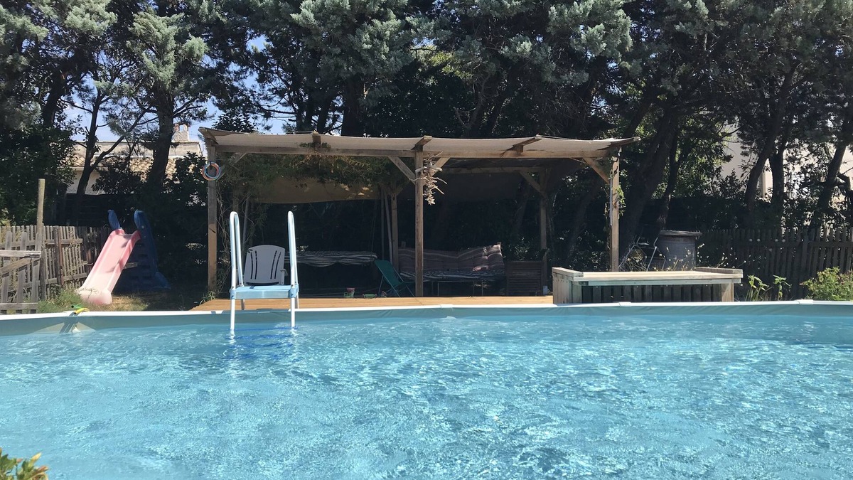 Sainte-Cecile-les-Vignes Villa | Modern villa - ideal for families - secure swimming pool garden - children's play area