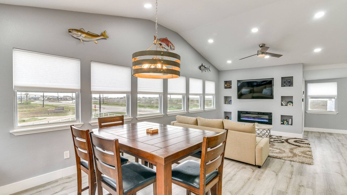 Surfside Beach House | Modern Freeport Home w/Views: Walk to Beach!