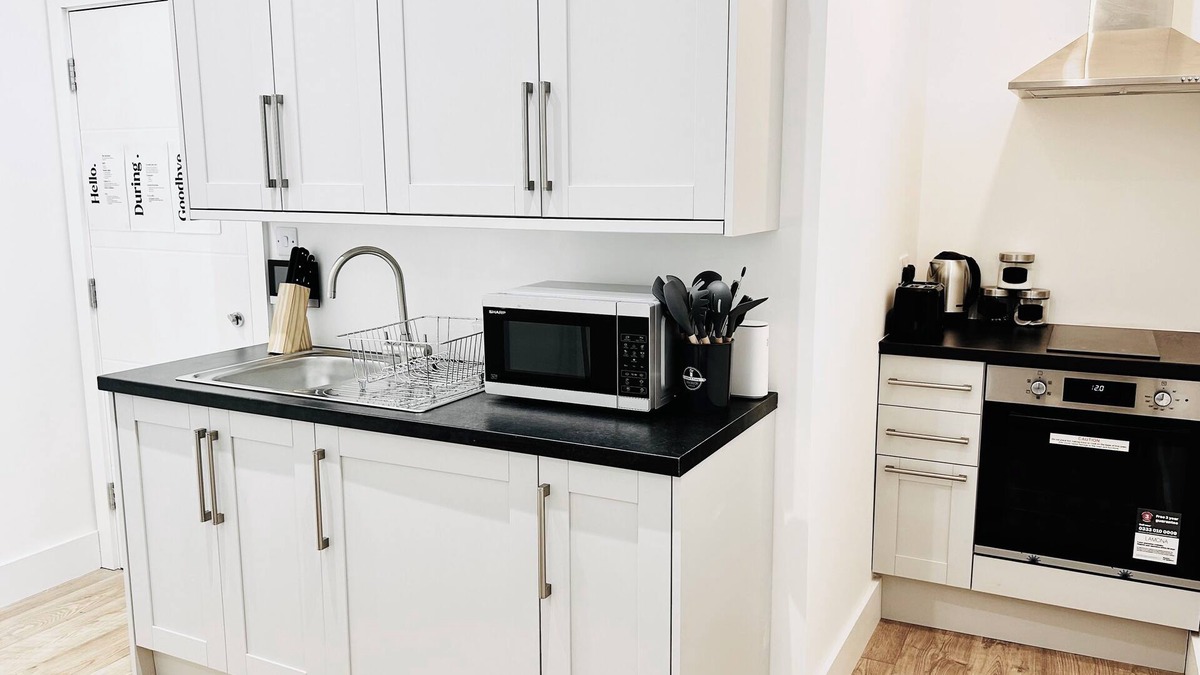 Maidstone Apartment | Modern Fully Equipped Loft Studio MAIDSTONE *CITY CENTRE*