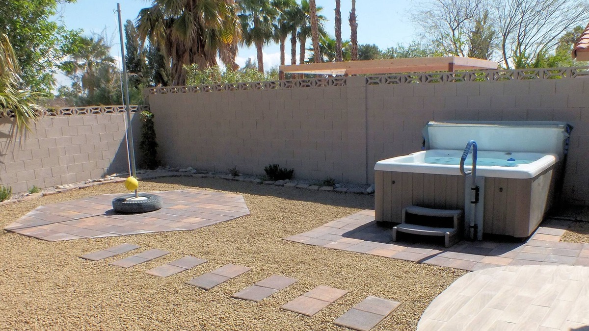 Green Valley North House | Modern- Fun + Great Amenities King Bed, 4 BR, 2 Car Garage