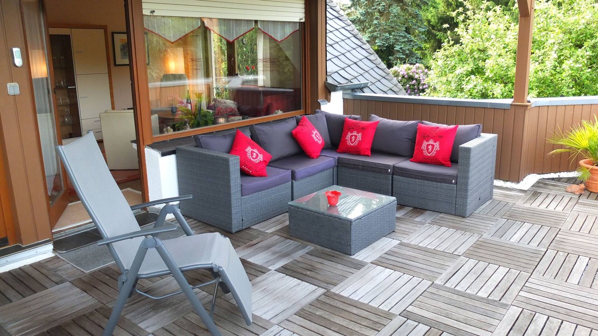 Alf House | Modern furnished cottage above the Mosel with a large sun terrace.