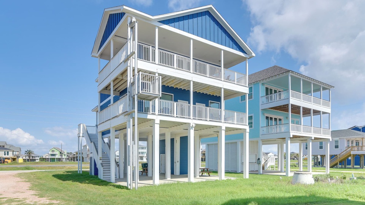 Terramar Beach House | Modern Galveston Vacation Rental: Steps to Beach!
