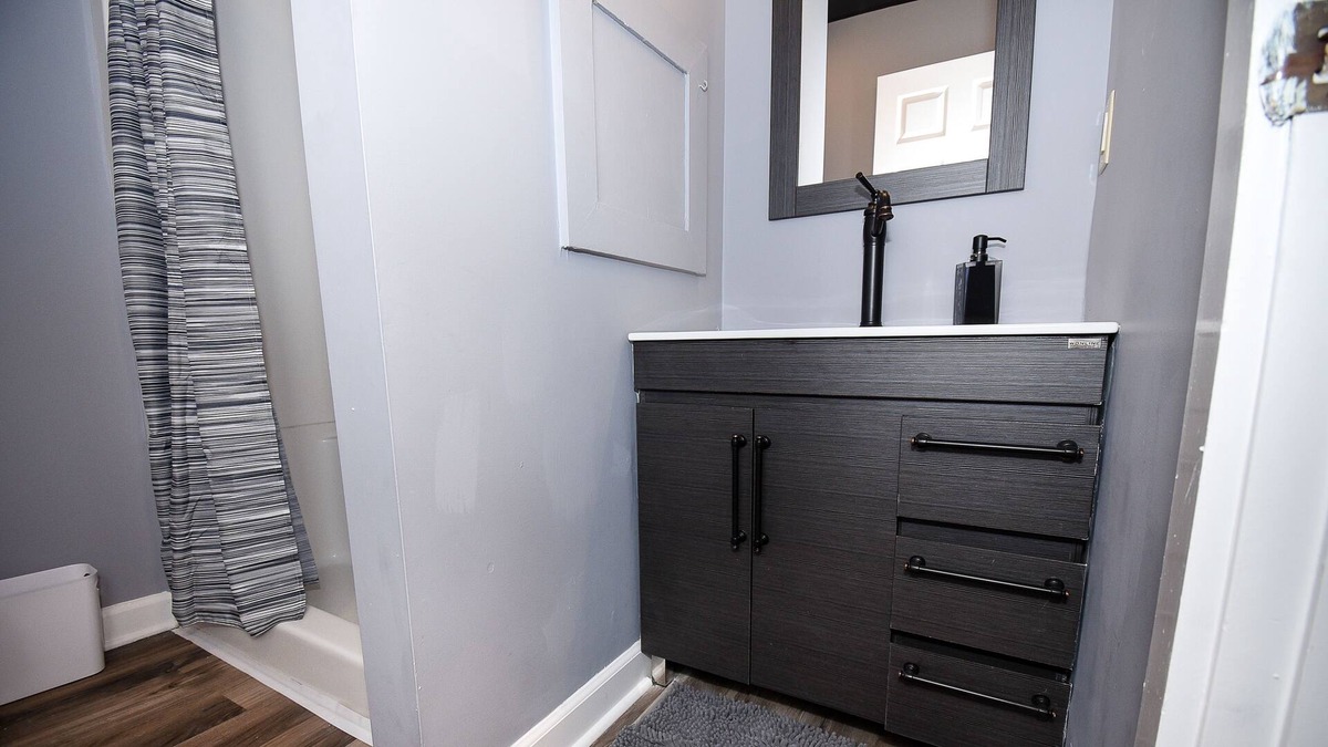 Blacksburg Apartment | Modern Game Day Rental - Walkable distance Lane Stadium