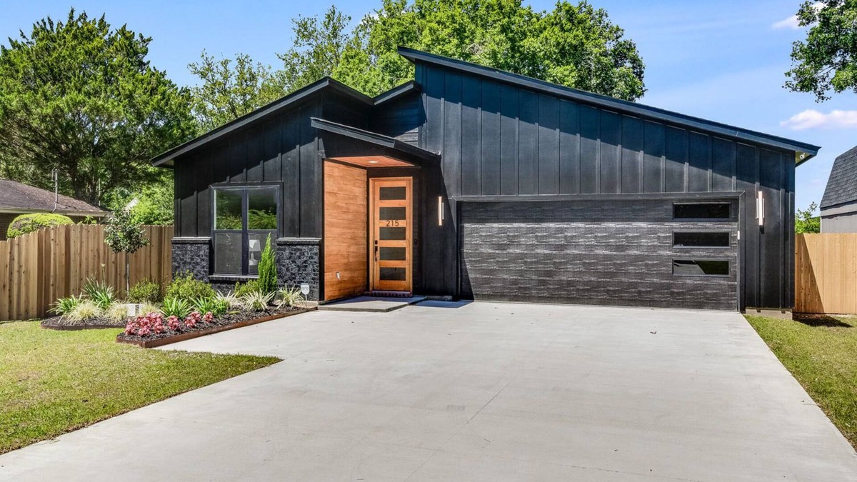 Youngsville House | Modern Game Room New King Bed Sports Complex Lux Family Friendly