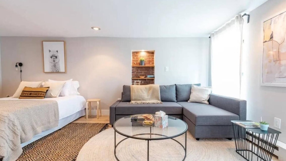 The Heights Apartment | Modern Garden Apartment 30mins from NYC