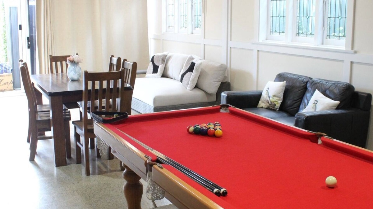 Enfield House | Modern Garden Getaway close to Burwood, 2 BR, WiFi, Parking and Pool!