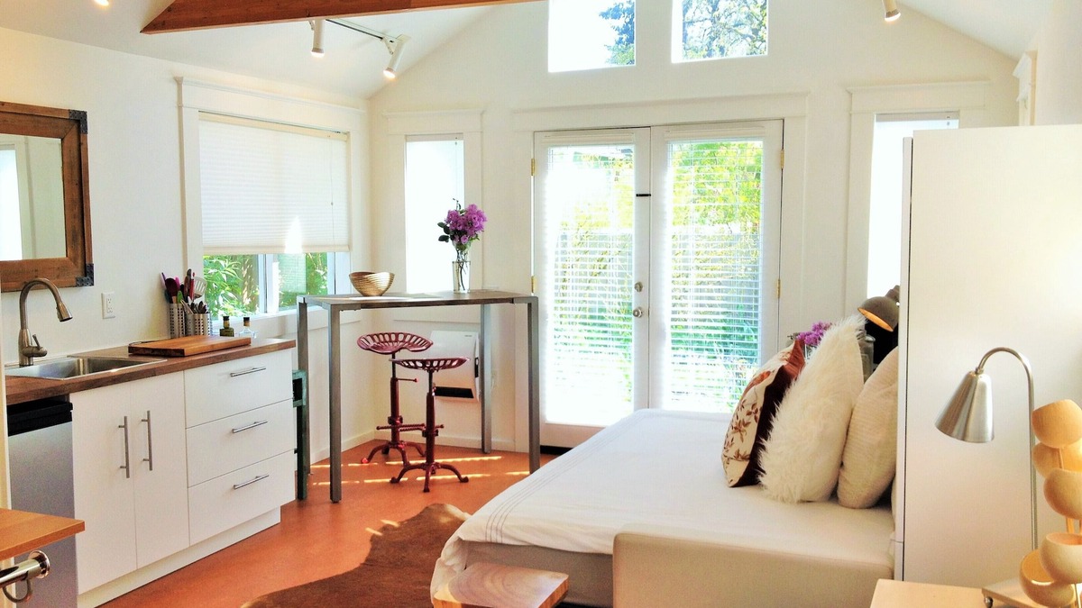 West Eugene House | Modern Garden Oasis by CosiDesign