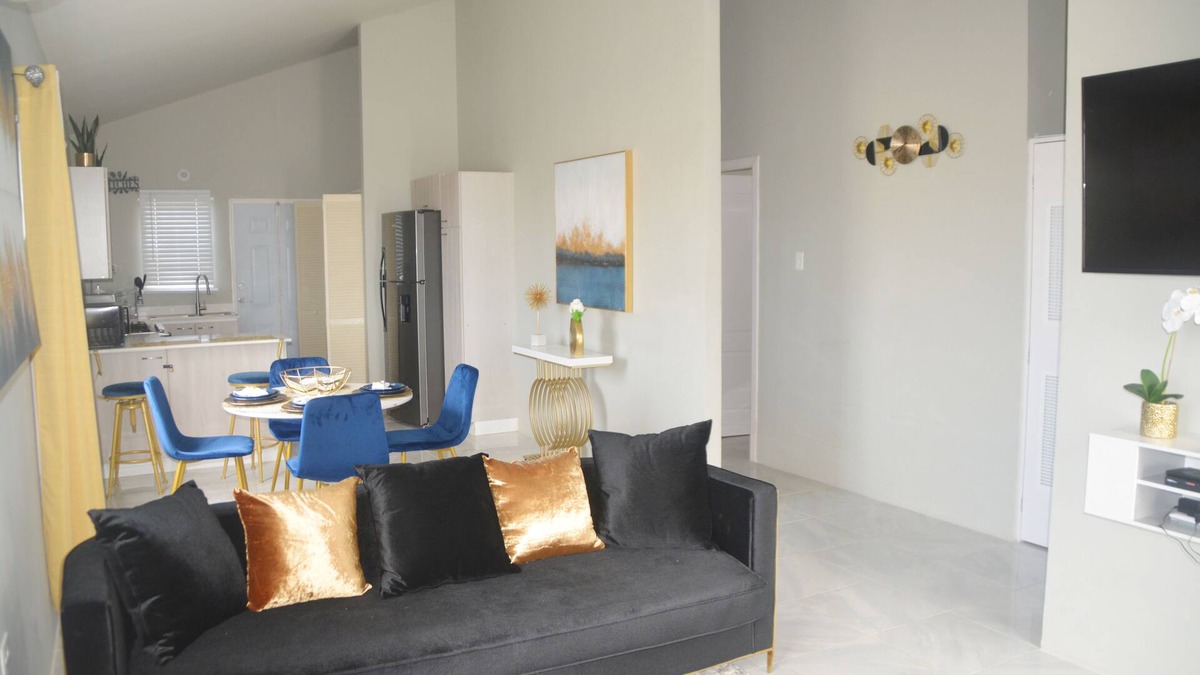 Discovery Bay House | Modern Gem w/free parking on premises