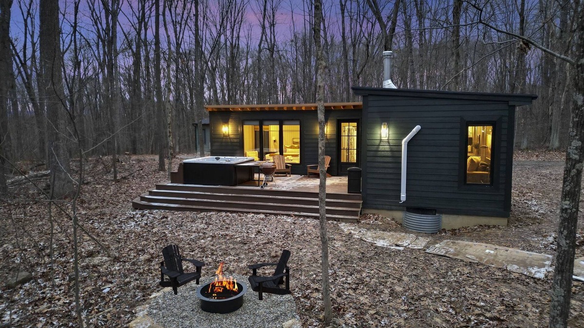New Plymouth Cabin | Modern Getaway Cabin | Hocking Hills