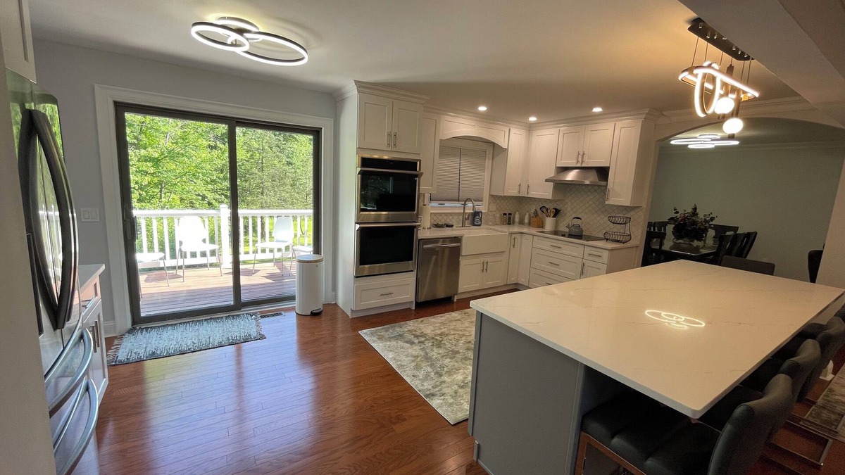Poughkeepsie House | Modern Getaway Retreat House on 2 Acres