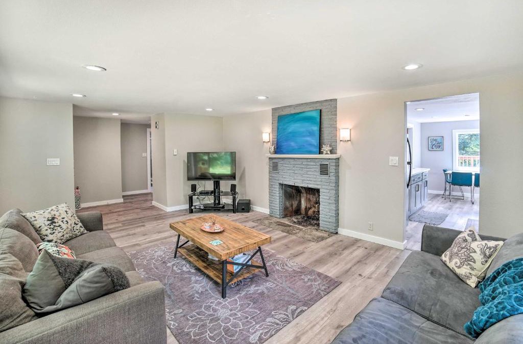 Baring House | Modern Gold Bar Vacation Rental with Mountain View