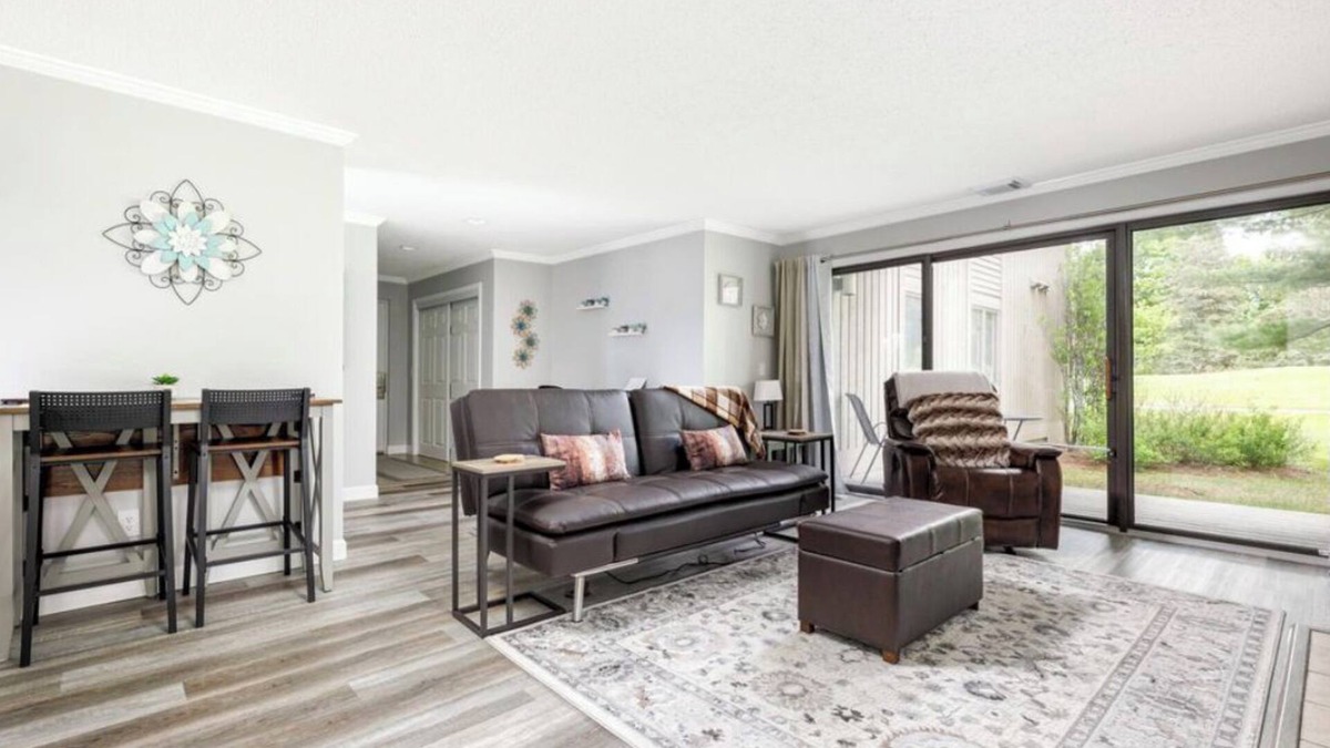 Acme Condo | Modern Golfview Condo near the Grand Traverse Bay