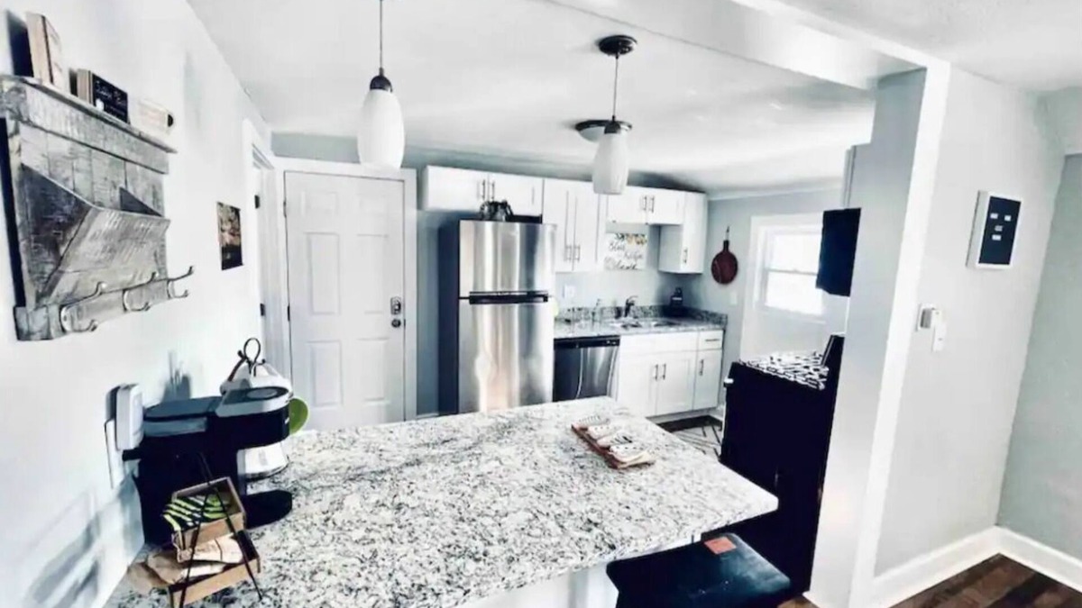 Detroit - Shoreway House | Modern Gordon Square 2nd Level Duplex