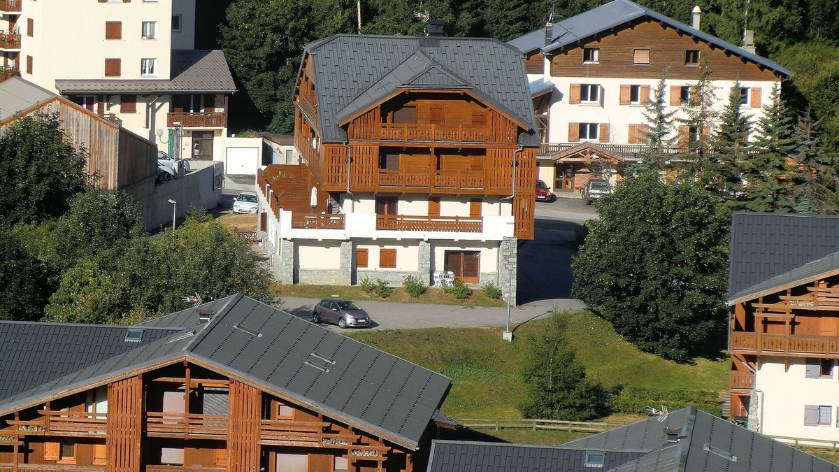 Les Deux Alpes Apartment | Modern Ground Floor Apartment in Great Location- Perfect for Families or Couples