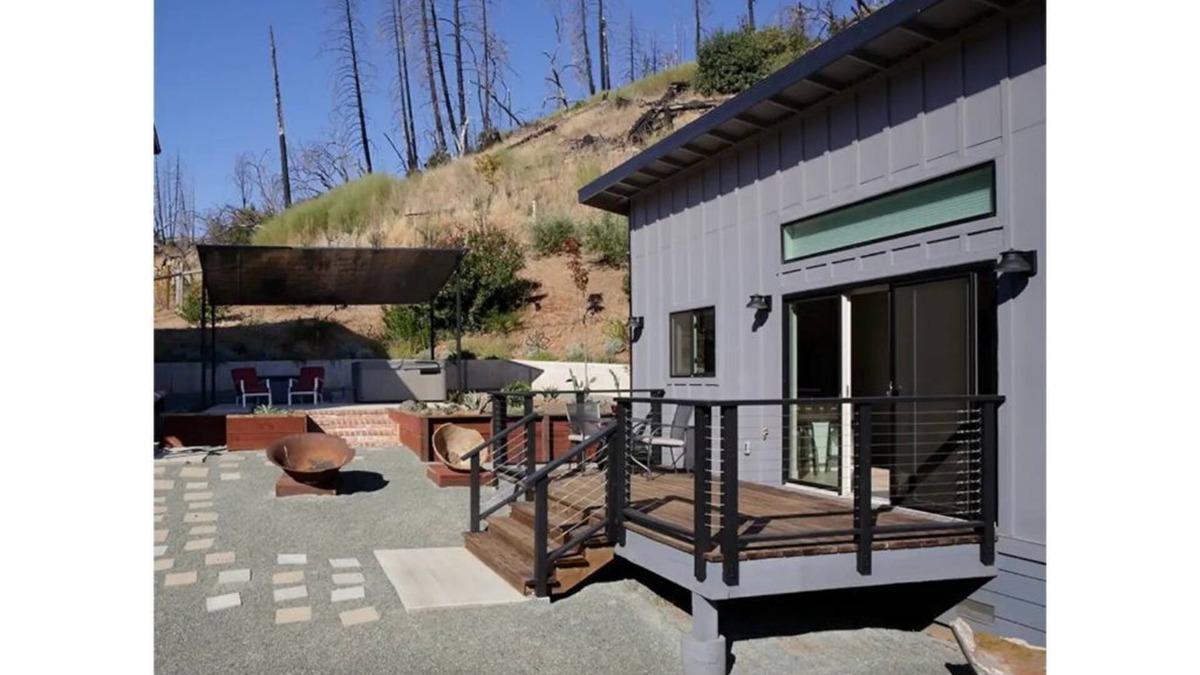 Middletown Apartment | Modern Guest House in the Vineyard