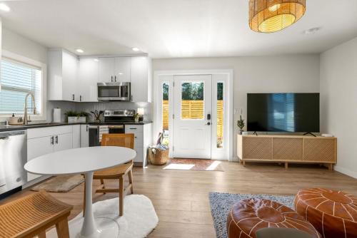 Washougal House | Modern Guest House Near Downtown!