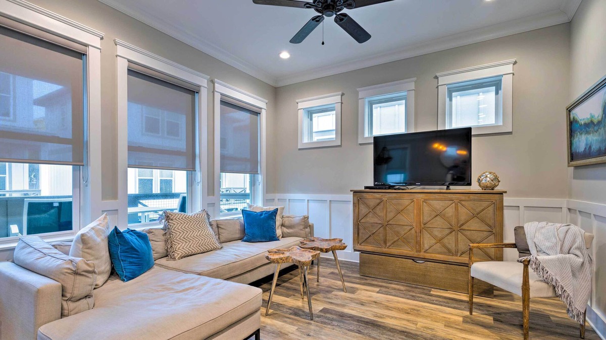Gulf Shores Cabin | Modern Gulf Shores Cottage w/ Pool & Beach Access!