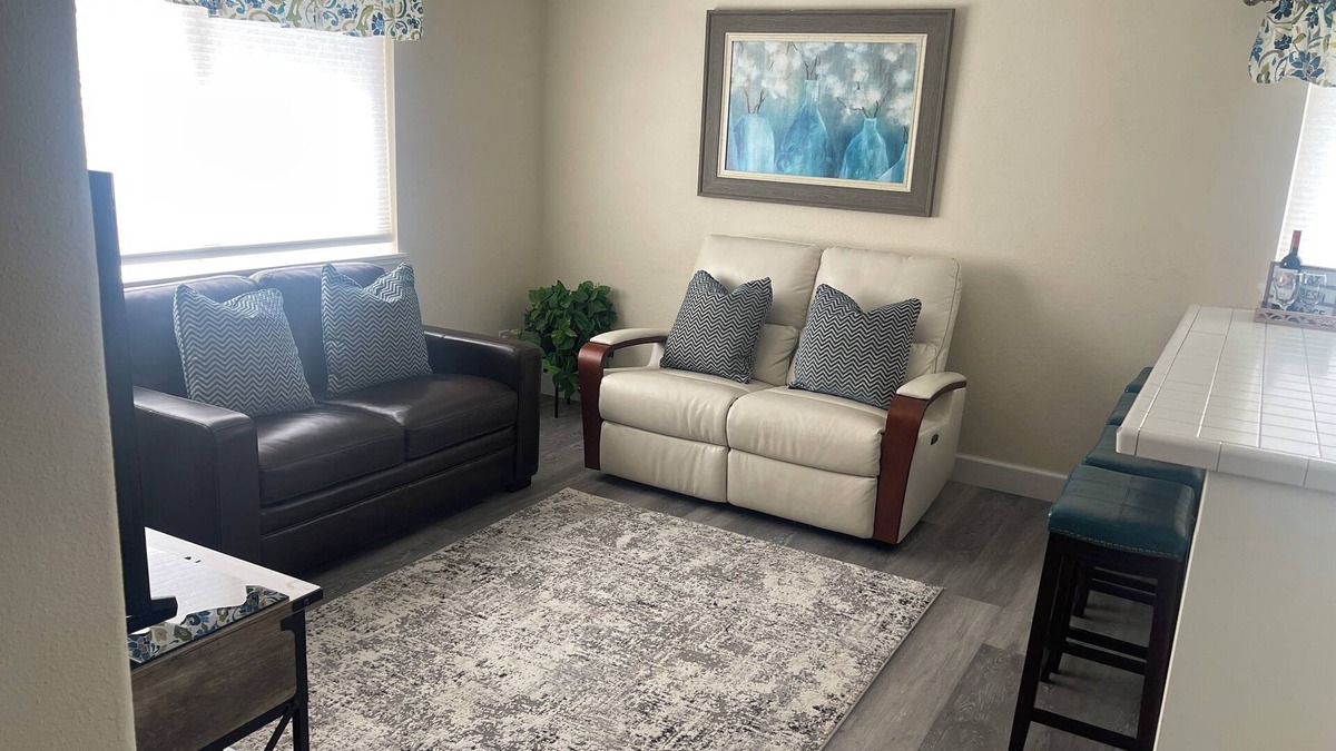 Dairy House | Modern Haven in Klamath Falls - A Stylish Home Away from Home