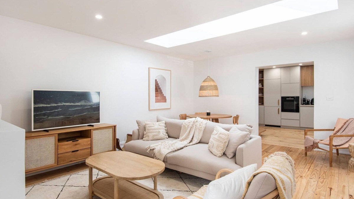 Fitzroy House | Modern Haven in Vibey Fitzroy Walk to shops