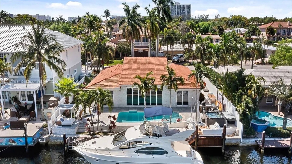 Pompano Isles House | Modern - Heated pool - intercostal views