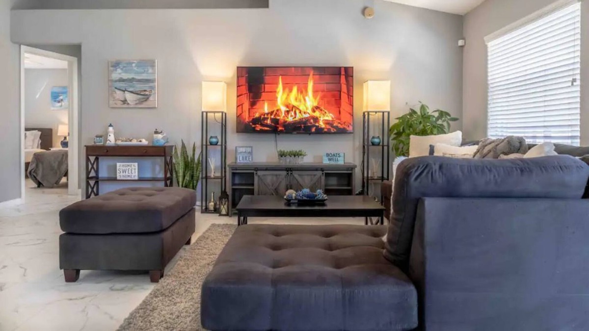 Winter Haven House | Modern heated pool (salted) home 15min to Legoland