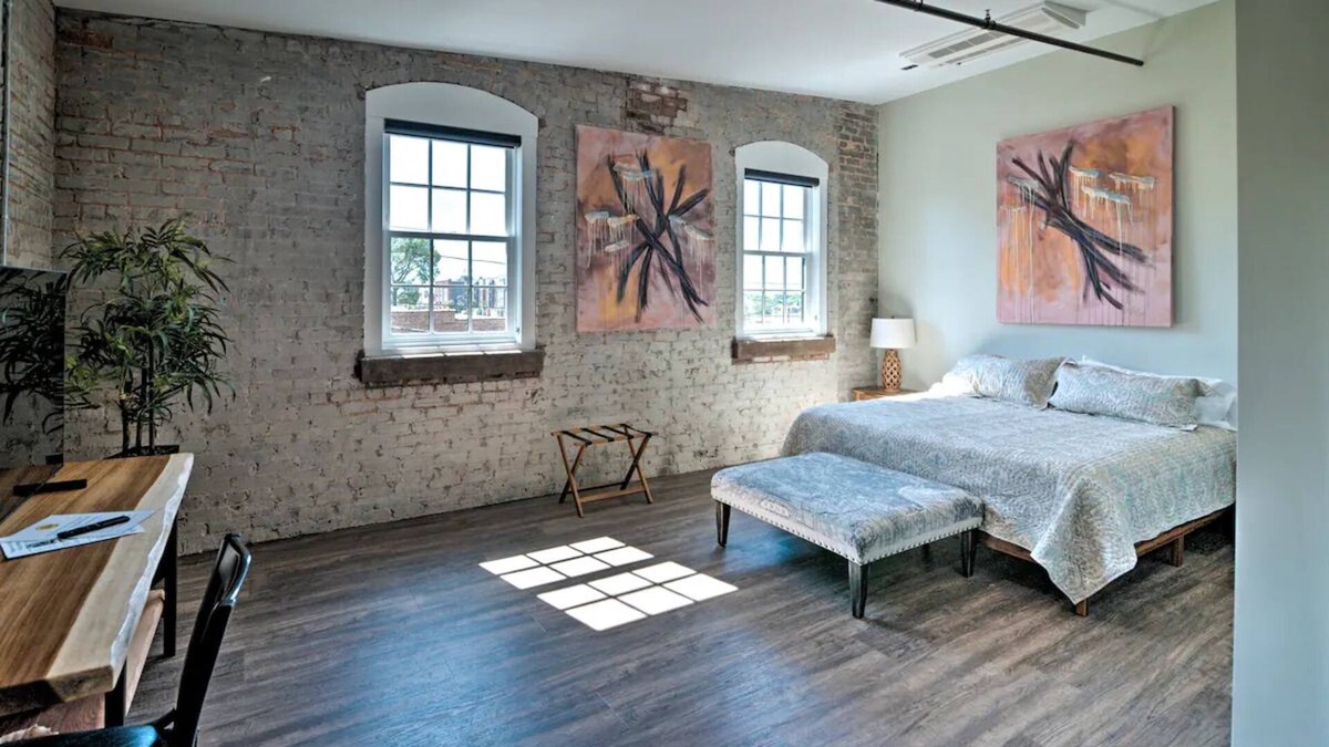 Hickory Apartment | Modern Hickory King Suite in Historic Downtown!