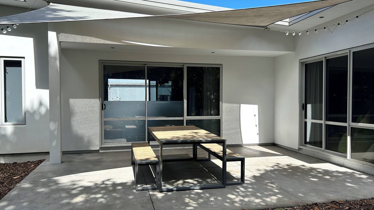Meeanee House | Modern Hideaway - home away from home