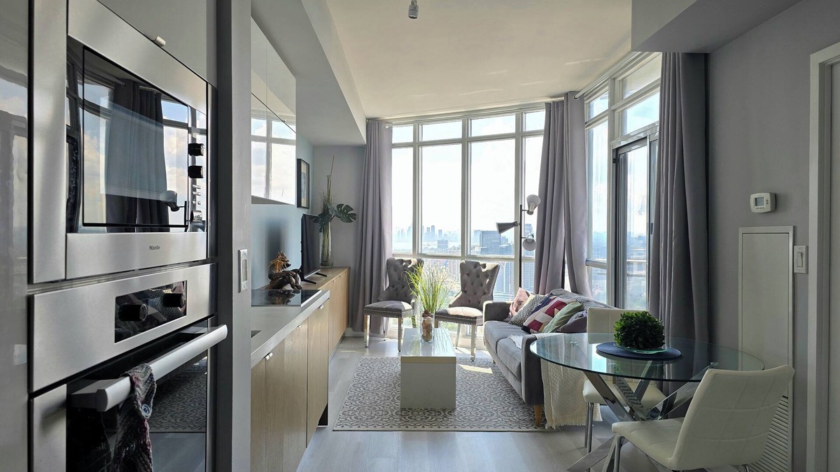CityPlace Condo | Modern High-Rise 1 BD Downtown Toronto Condo - With Parking & Balcony