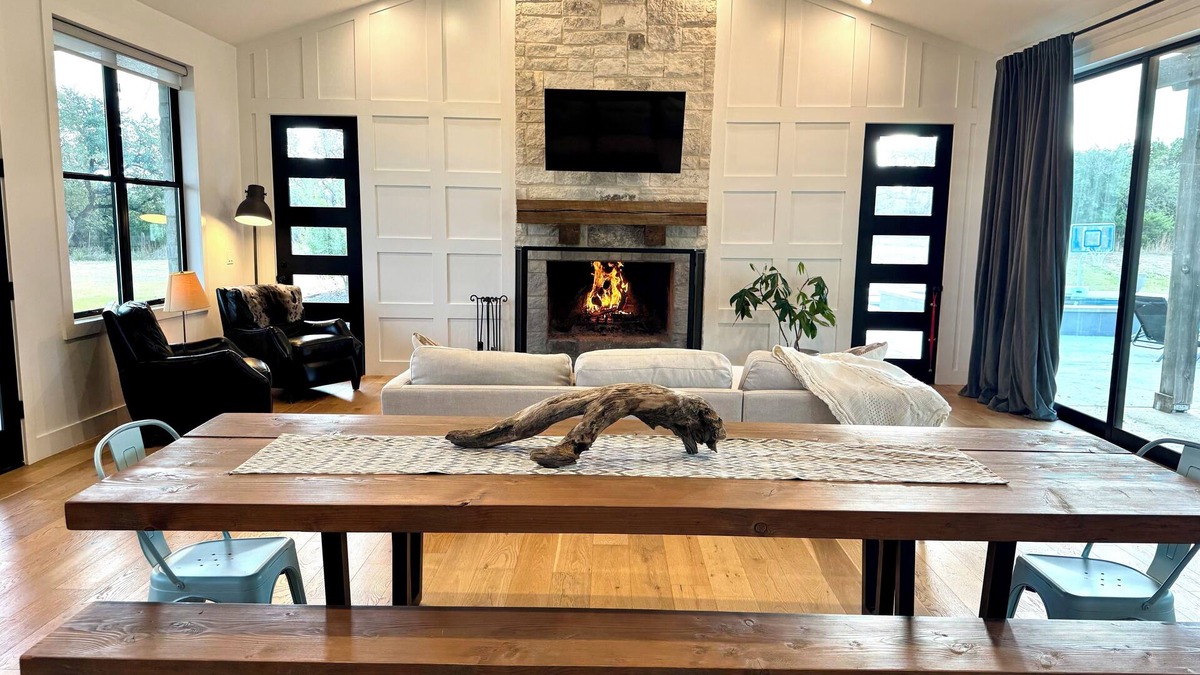 Travis Settlement House | Modern Hill Country Ranch on Acreage. Sleeps 10+ Pets welcome