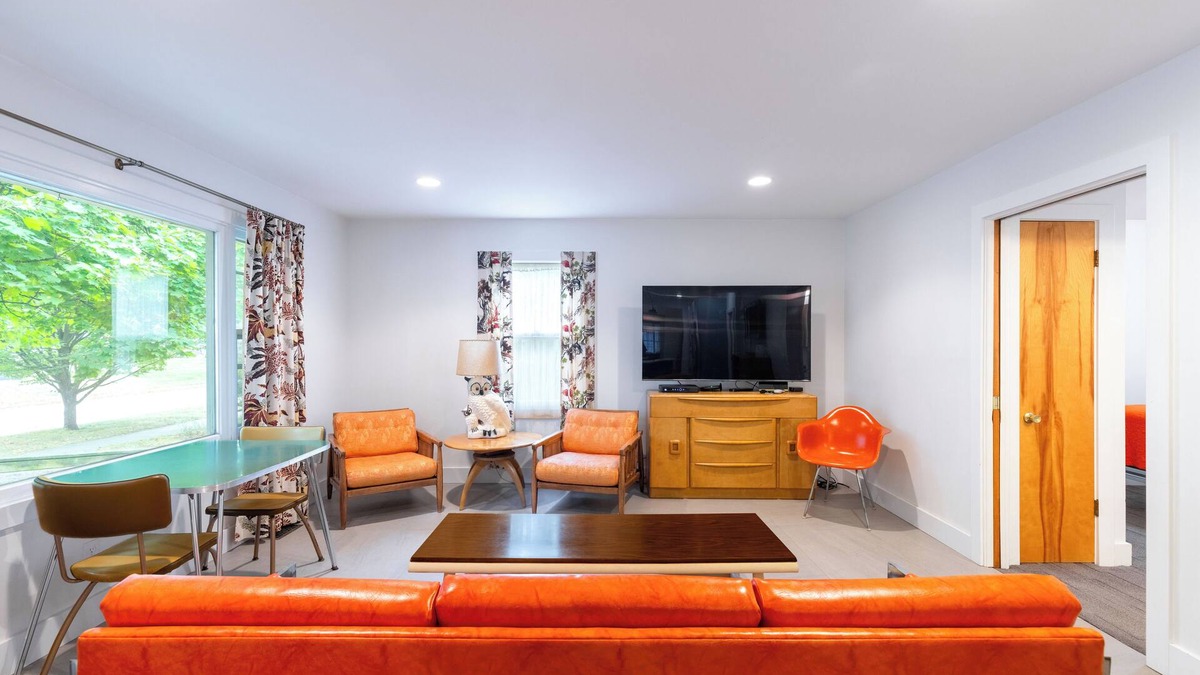 Marshall House | Modern Historic Home - Two Blocks to Downtown