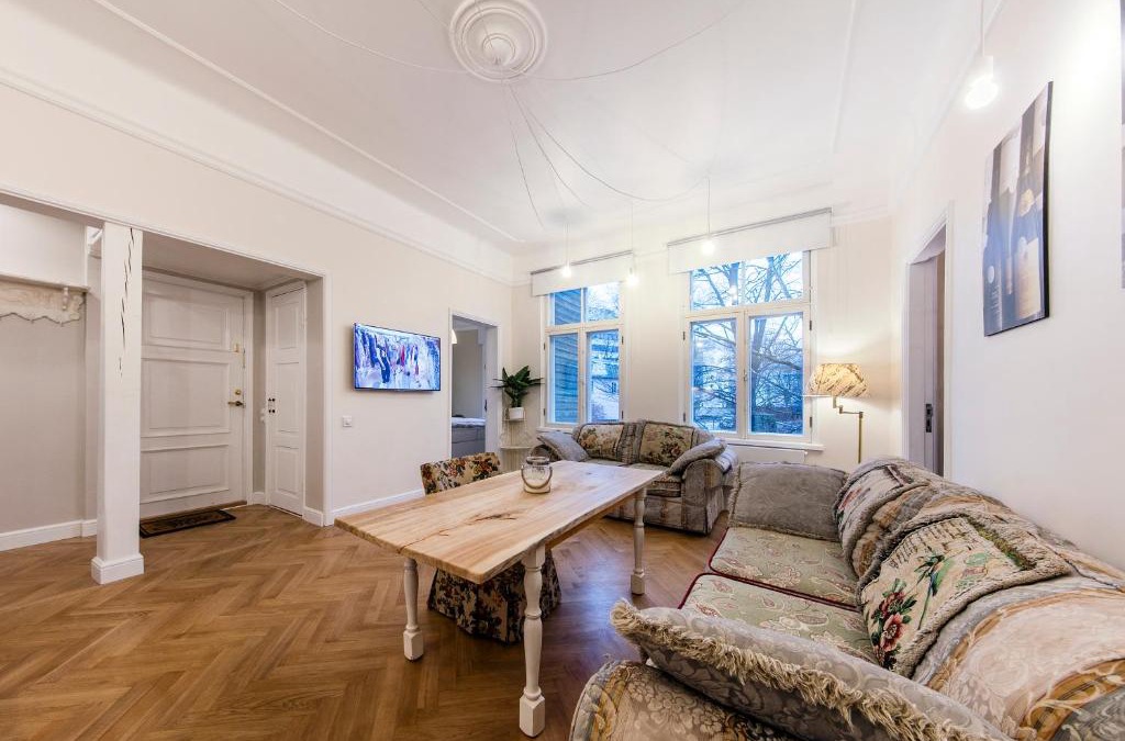 Tatari Apartment | Modern History Apartment