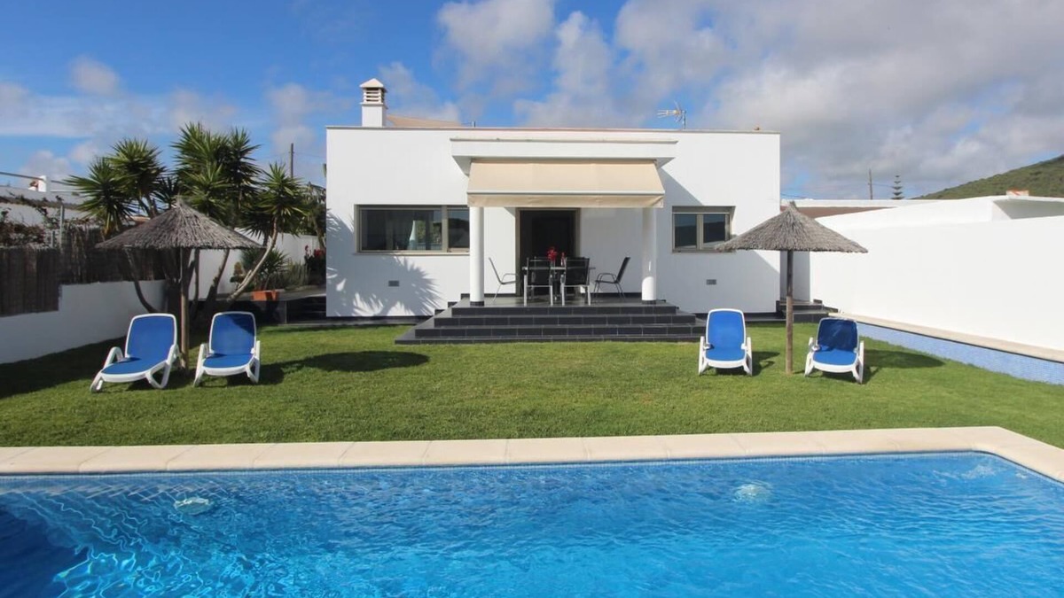Los Canos de Meca House | Modern holiday home with private pool in los Caños de Meca